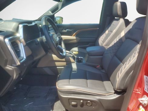 Used 2024 GMC Canyon Denali AWD/4WD image 12