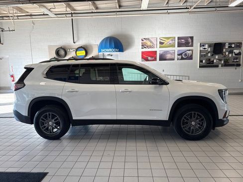 Used 2025 GMC Acadia Elevation image 2