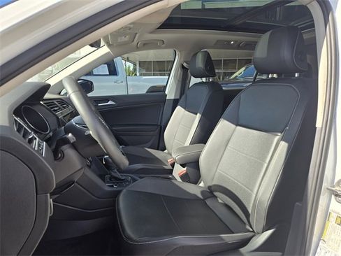 Certified 2021 Volkswagen Tiguan SE image 9