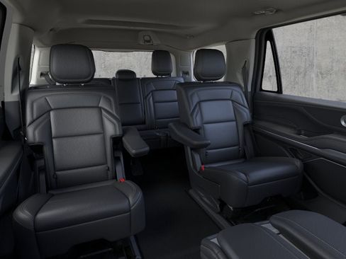 New 2026 Lincoln Navigator Premiere image 11