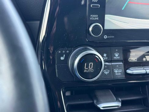 Used 2022 Toyota Highlander XLE image 30