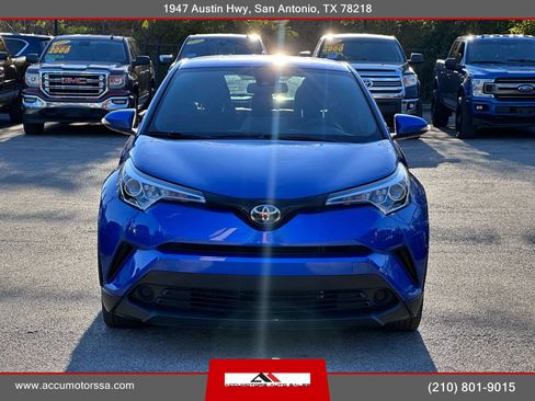 Used 2019 Toyota C-HR XLE image 3