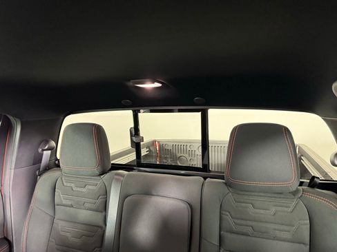 Used 2025 Nissan Frontier PRO-4X w/ Pro Convenience Package image 4