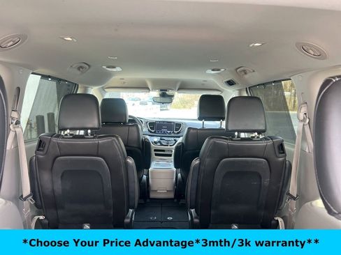 Certified 2023 Chrysler Pacifica Touring-L image 15