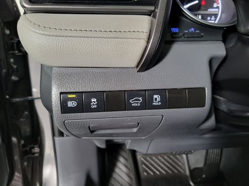 Used 2022 Toyota Camry LE image 28