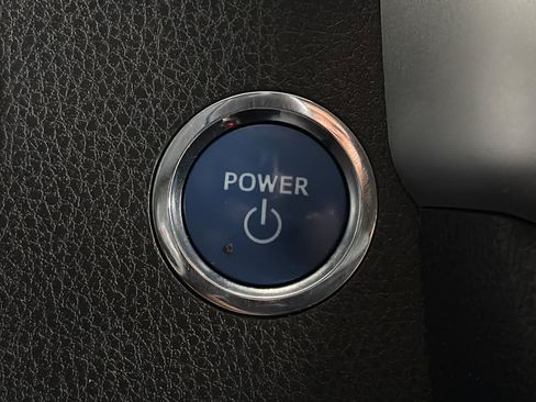 Used 2019 Toyota Highlander LE AWD/4WD image 22
