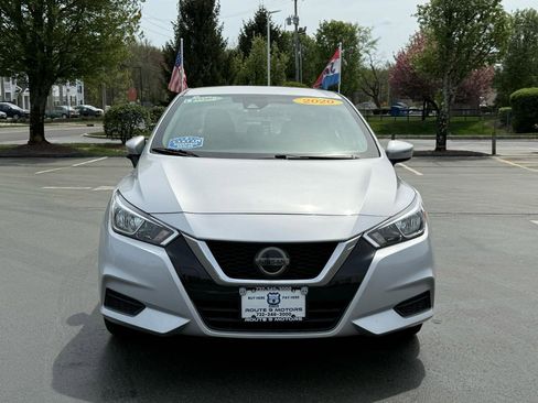 Used 2020 Nissan Versa SV FWD image 2