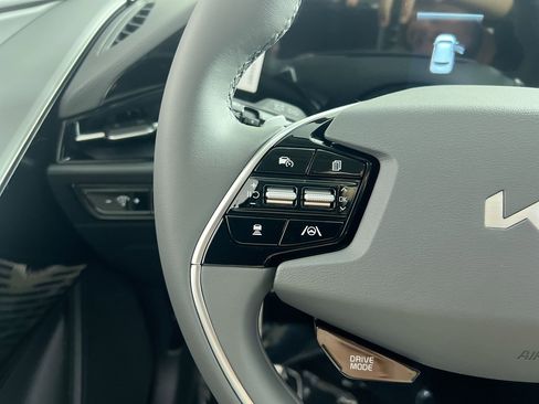 Certified 2025 Kia Niro EX Touring image 18
