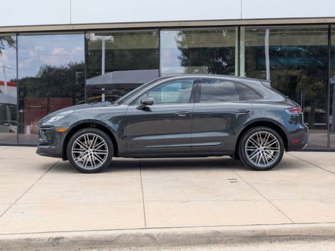 Used 2025 Porsche Macan image 2