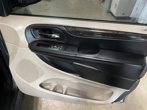 Used 2017 Dodge Grand Caravan SE w/ UConnect Hands-Free Group FWD image 20