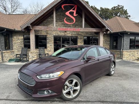 Used 2013 Ford Fusion SE image 1