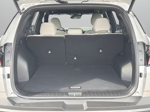 Used 2025 Hyundai Tucson Limited FWD image 8