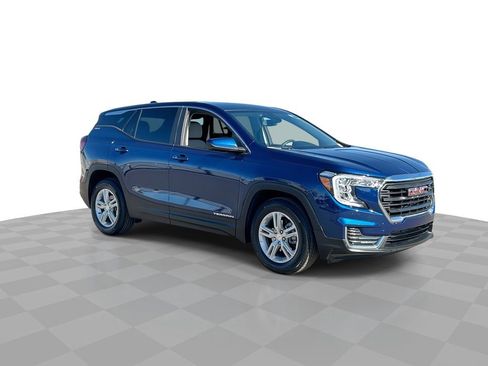 Used 2023 GMC Terrain SLE image 2