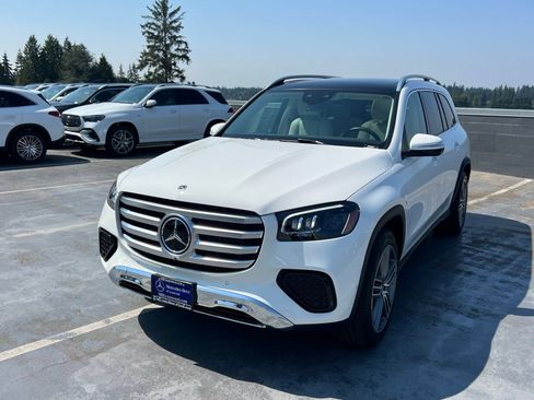 Used 2024 Mercedes-Benz GLS 450 4MATIC image 3