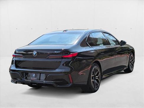 Used 2025 BMW 740i xDrive AWD/4WD image 2