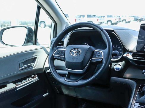 Used 2023 Toyota Sienna XLE w/ XLE Plus Package FWD image 14