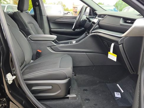 New 2025 Jeep Grand Cherokee L Laredo w/ Trailer Tow Package image 7