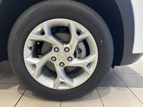 New 2026 Chevrolet Trax LS w/ LS Convenience Package FWD image 19