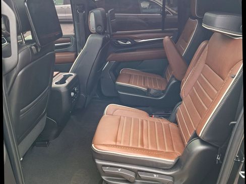 Used 2023 GMC Yukon XL Denali Ultimate AWD/4WD image 8
