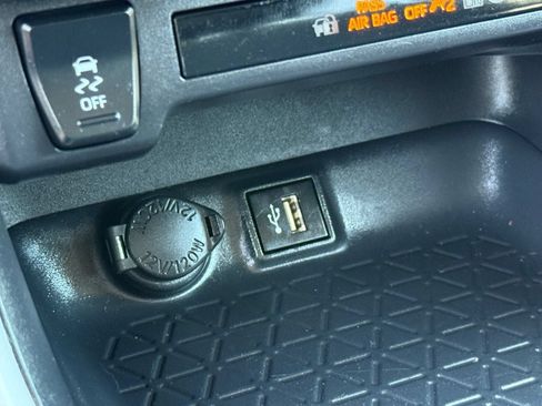 Used 2025 Toyota RAV4 XLE FWD image 24