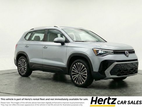 Used 2025 Volkswagen Taos SE image 1