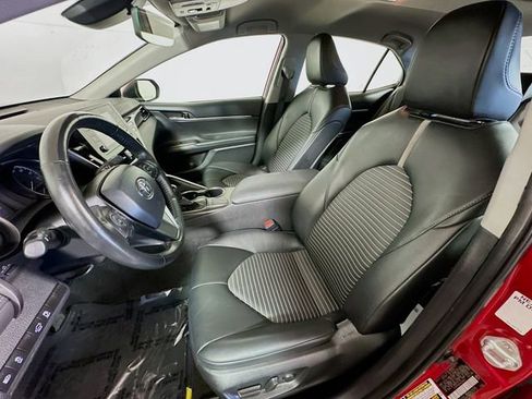 Used 2024 Toyota Camry SE image 12