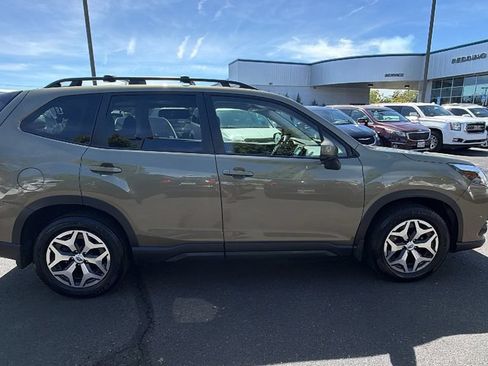 Used 2024 Subaru Forester Premium AWD/4WD image 3