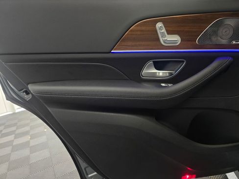 Certified 2025 Mercedes-Benz GLS 450 4MATIC image 21