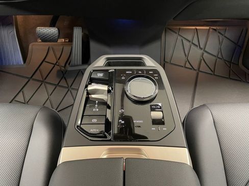 New 2026 BMW iX xDrive45 image 10