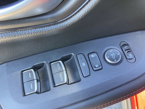 Used 2025 Honda HR-V Sport image 15