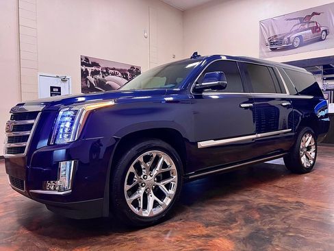 Used 2018 Cadillac Escalade ESV Premium Luxury AWD/4WD image 6