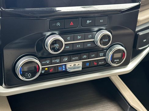 Used 2023 Ford Expedition Limited image 22