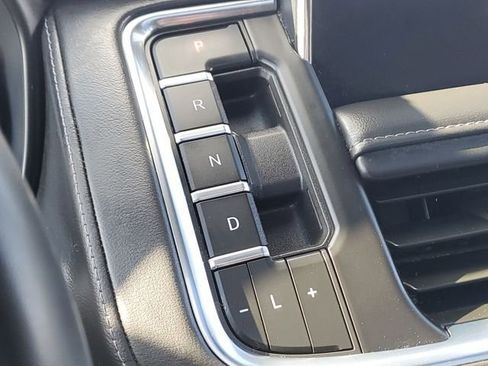 Used 2023 Chevrolet Tahoe Z71 w/ Luxury Package image 18