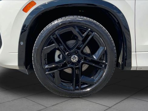 Used 2026 Volkswagen Tiguan SE R-Line FWD image 11