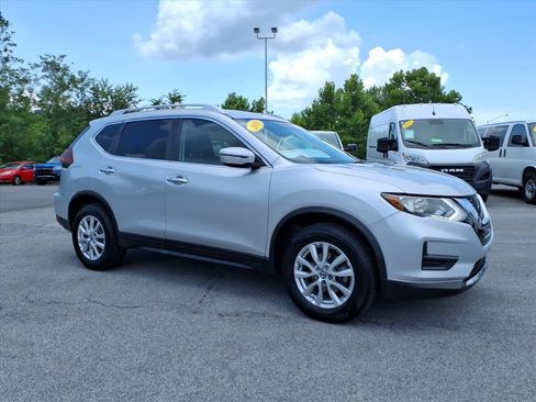 Used 2018 Nissan Rogue SV AWD/4WD image 3