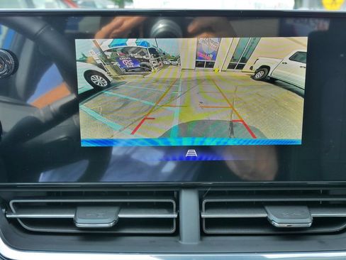 Used 2025 Chevrolet Trax LT w/ LT Convenience Package FWD image 33