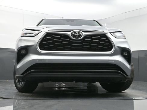 Used 2022 Toyota Highlander XLE image 28