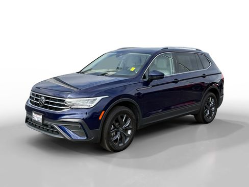 Certified 2022 Volkswagen Tiguan SE w/ Panoramic Sunroof Package image 1