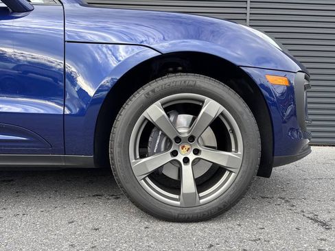 Certified 2026 Porsche Macan AWD/4WD image 8