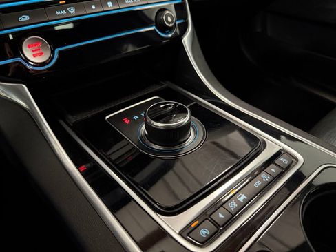 Used 2017 Jaguar XE R-Sport image 21