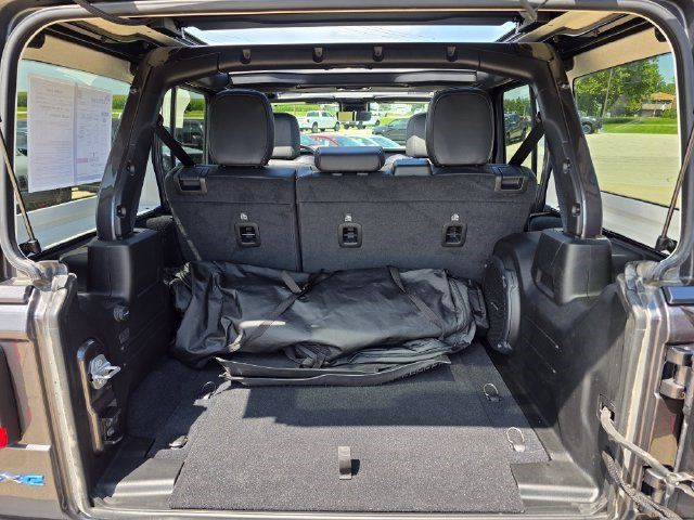 Used 2022 Jeep Wrangler Unlimited Rubicon 4xe w/ Cold Weather Group AWD/4WD image 16