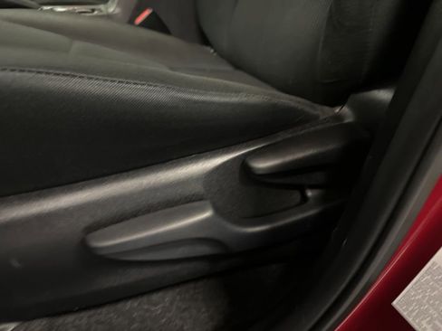 Used 2018 Toyota RAV4 LE image 18