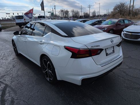 Used 2023 Nissan Altima 2.5 SR w/ SR Premium Package image 5
