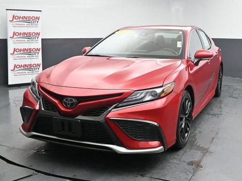 Used 2023 Toyota Camry XSE FWD image 4