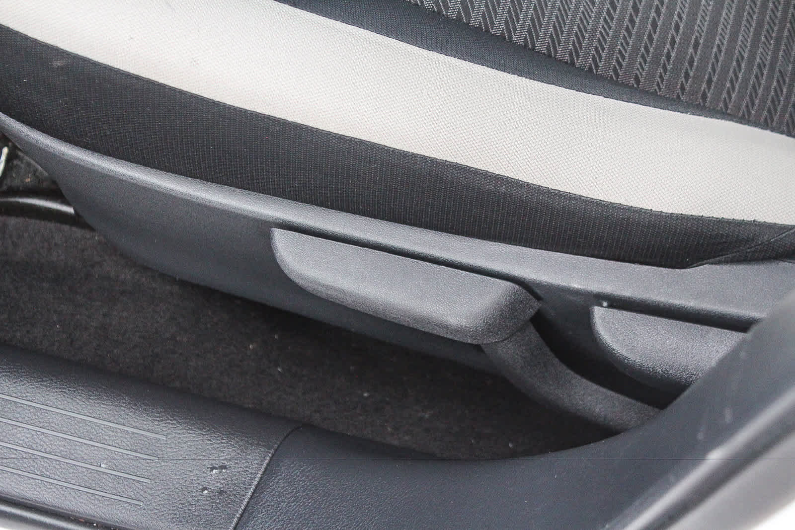 Used 2020 Nissan Versa SV FWD image 27