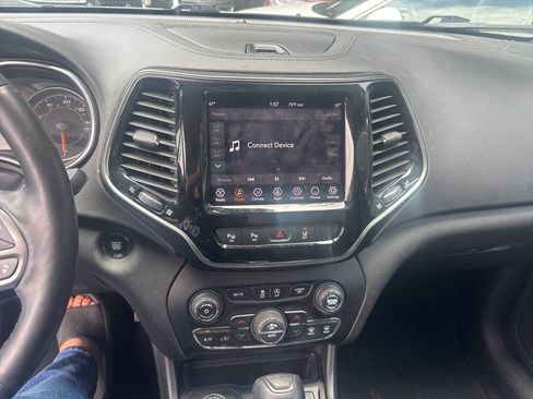 Used 2019 Jeep Cherokee Limited w/ Technology Group AWD/4WD image 11