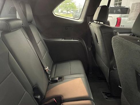 Used 2025 Buick Enclave Preferred AWD/4WD image 25