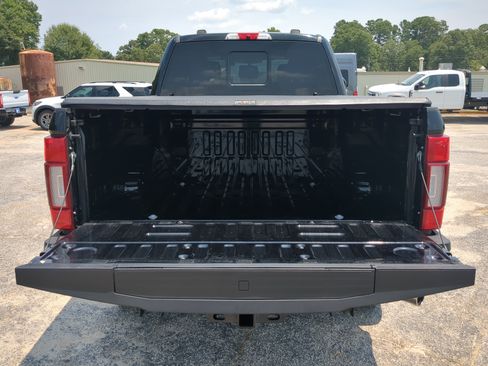 Certified 2022 Ford F250 Platinum w/ FX4 Off-Road Package AWD/4WD image 11