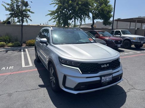 Used 2023 Kia Sorento SX Prestige w/ Panoramic Sunroof Package AWD/4WD image 4