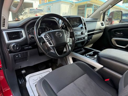 Used 2021 Nissan Titan SV w/ SV Convenience Package image 11